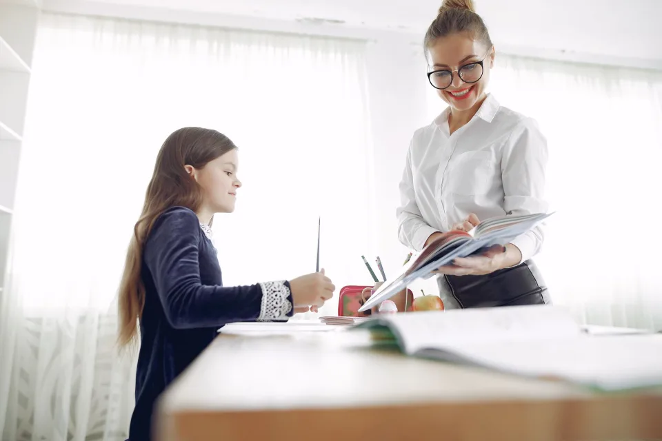 Bé viết chữ xấu, sai chính tả — luyện lại nét và quy tắc — trước
